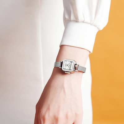 22cm Legierungs-Quarz-Armbanduhr mit 8mm Bandbreite für Frauen