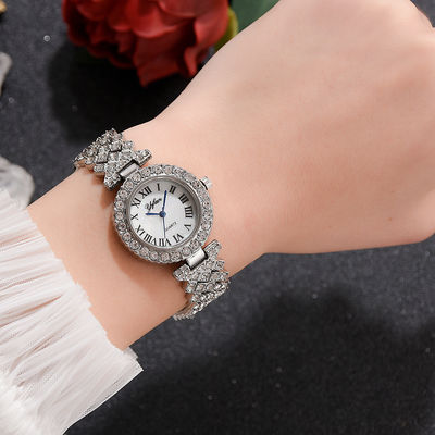 Bewegungs-Wasser der 28mm Frauen-Quarz-Armbanduhr-SL68, das überziehend blitzt
