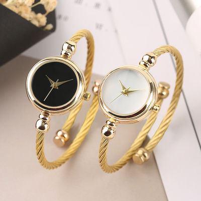 Der Nonwaterproof-Quarz-Uhr-Frauen Goldbandbreite der Armband-Uhr-4mm