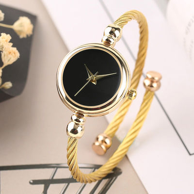 Der Nonwaterproof-Quarz-Uhr-Frauen Goldbandbreite der Armband-Uhr-4mm