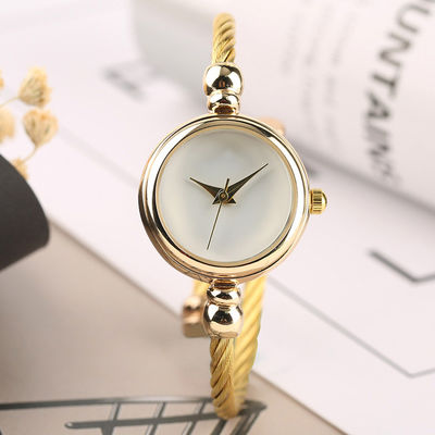 Der Nonwaterproof-Quarz-Uhr-Frauen Goldbandbreite der Armband-Uhr-4mm